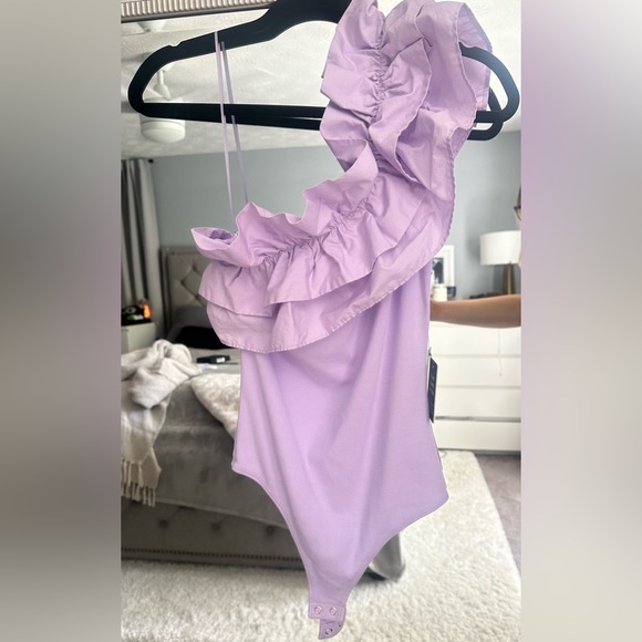 One Shoulder Ruffle bodysuit - Picture 3 of 5